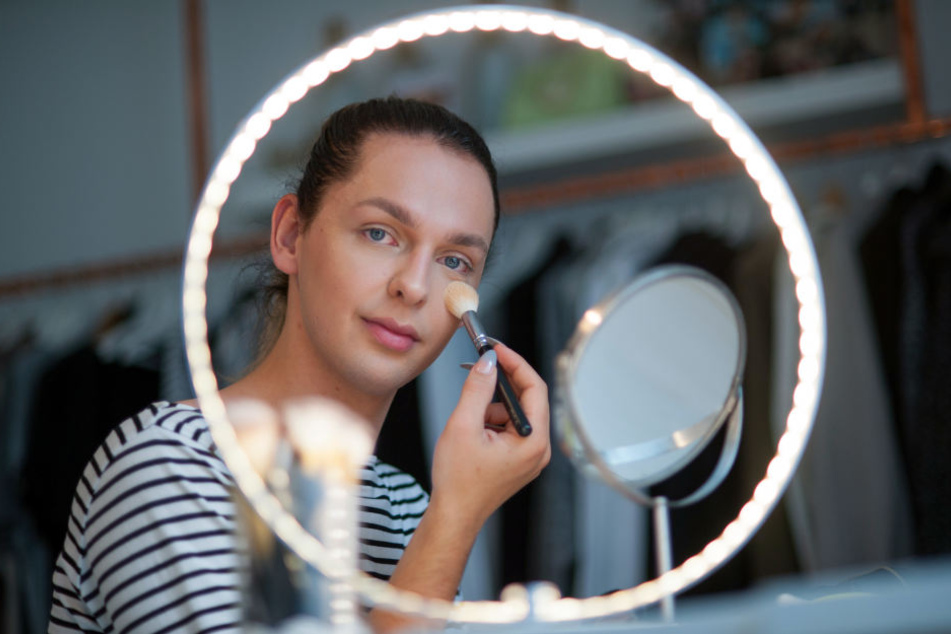 Er zeigt den Mädels, wie es geht! Beauty-Blogger Tom Wegner (18) begeistert mit seinen Make-up-Tutorials.
