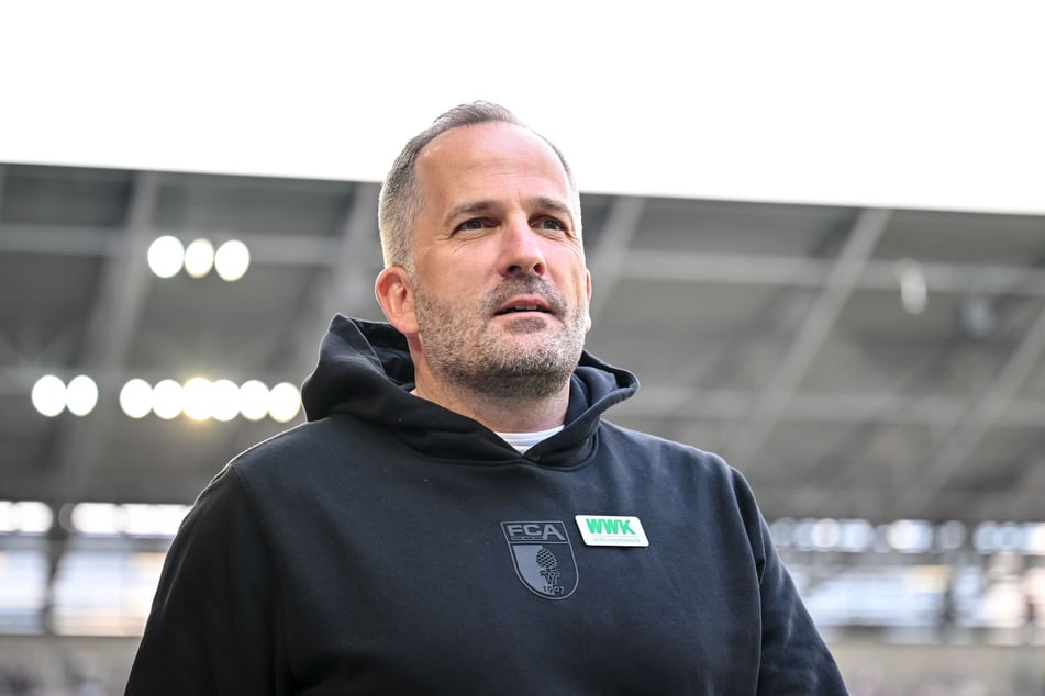 Augsburgs Chefcoach Manuel Baum (46) kämpft heute um einen Conference-League-Startplatz in der kommenden Saison.