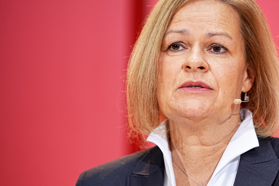 Hessens SPD-Chefin wird Innenministerin und sagt Rechtsextremisten den Kampf an