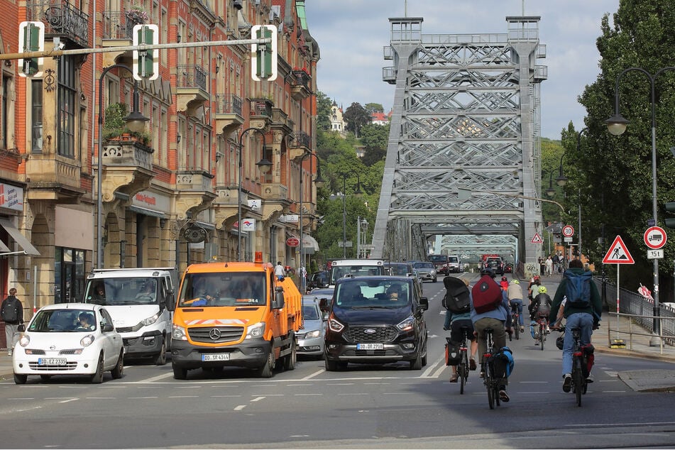 Dresden: Kommt es heute zum Verkehrs-Chaos? Radfahrer wollen Blaues Wunder lahmlegen