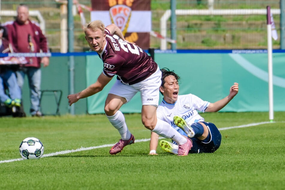 Willi Reincke vom BFC Dynamo (l., hier im DFB-Pokal gegen Bochum) fabrizierte ein Eigentor der kuriosesten Sorte.