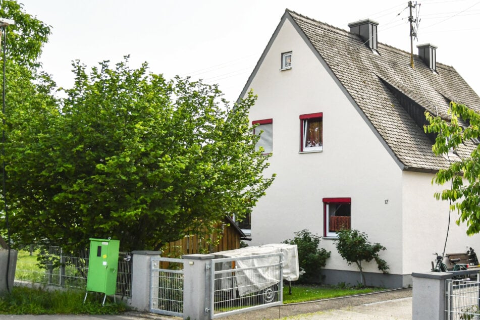 Eltern hatten in einem Haus in Nordendorf ihren 16-jährigen Sohn und dessen 15-jährigen Freund tot aufgefunden.