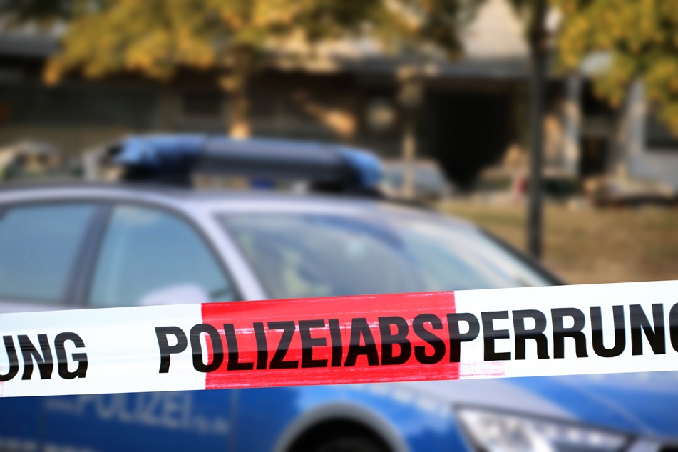 Die zwei Polizisten wurden bei dem Einsatz in Troisdorf durch Schläge schwer im Gesicht verletzt.