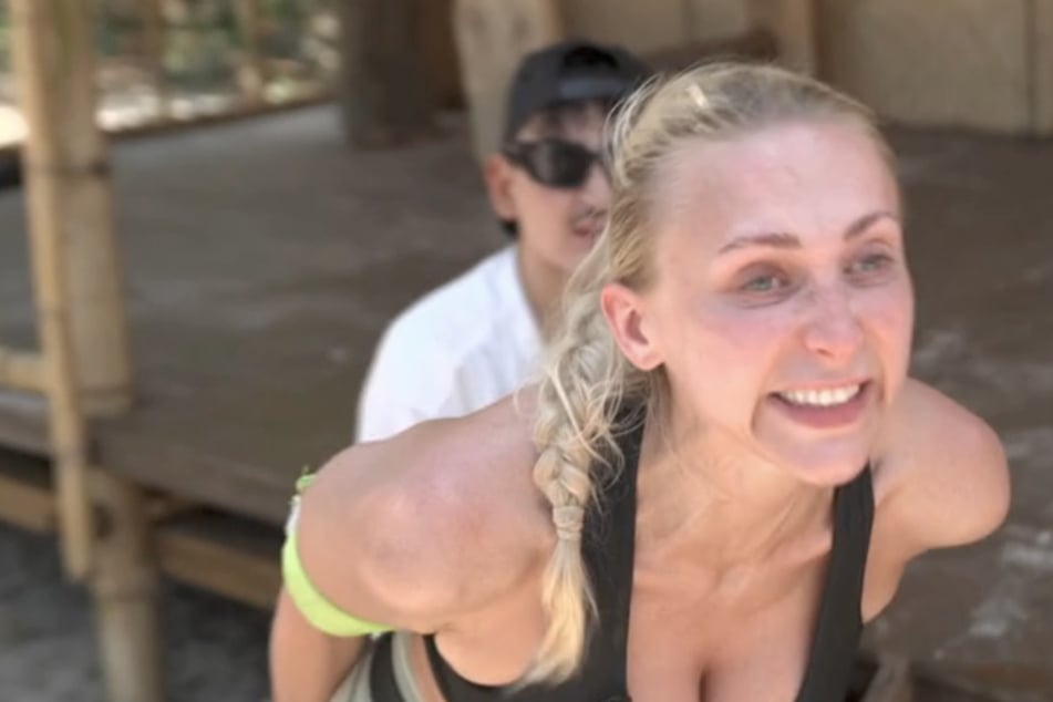 TV-Blondine schnauzt Reality-Neuling an: "Ich hab zehnmal gesagt, du sollst dich verp***en"
