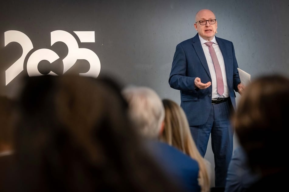 Oberbürgermeister Sven Schulze (54, SPD) präsentierte am Freitag die KuHa-Zahlen - mit zwei Millionen Besuchern sei die Zielmarke erreicht und übertroffen worden.