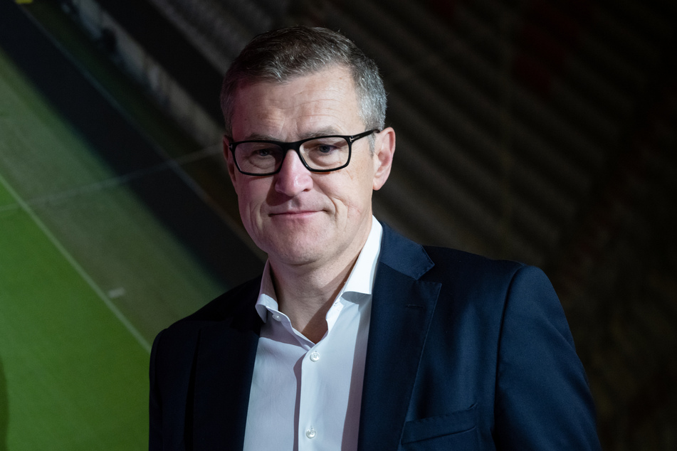 Jan-Christian Dreesen (56), Vorstandschef des FC Bayern München, hat sich zum Thema Mazraoui geäußert.