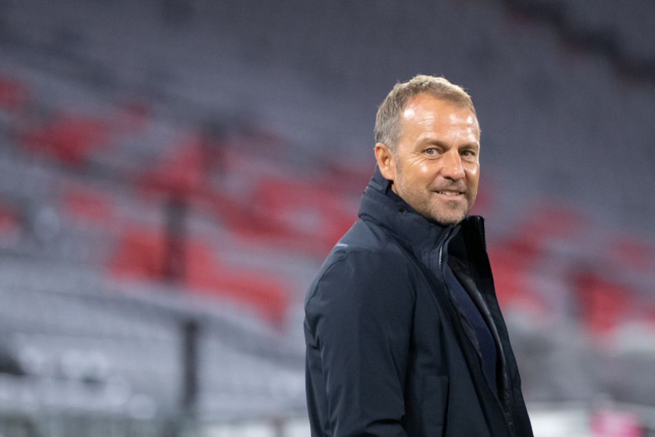 Hansi Flick (55) fordert von der Bayern-Bossen schon länger Verstärkung für die Flügel.