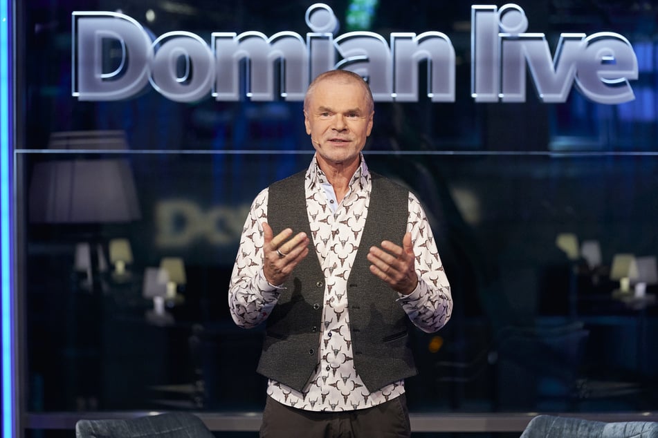 Jürgen Domian (62) redet bei "Domian live" wieder mit Anrufern statt Studiogästen.