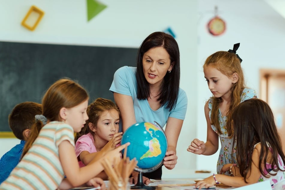 Mehr Lehrer für weniger Schulen. Das ist die Idealvorstellung des Kultusministeriums, wenn die Schülerzahlen ab 2030 in Sachsen zurückgehen.