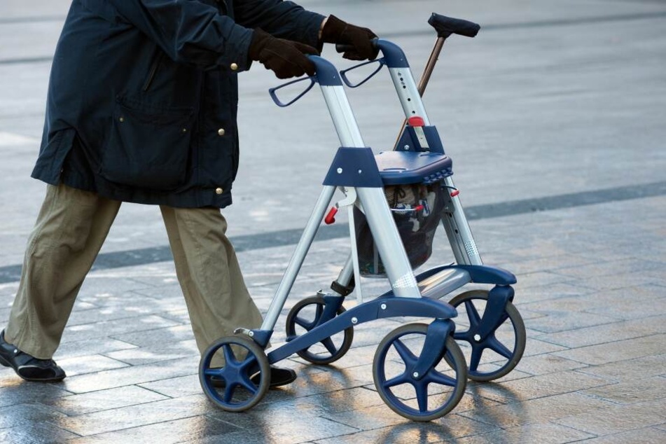 Der Mann war mit einem Rollator unterwegs. (Symbolbild)