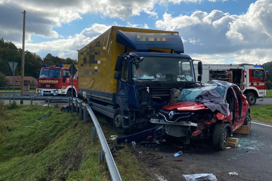 Lebensgefährlich verletzt: Rentner nimmt Lkw die Vorfahrt