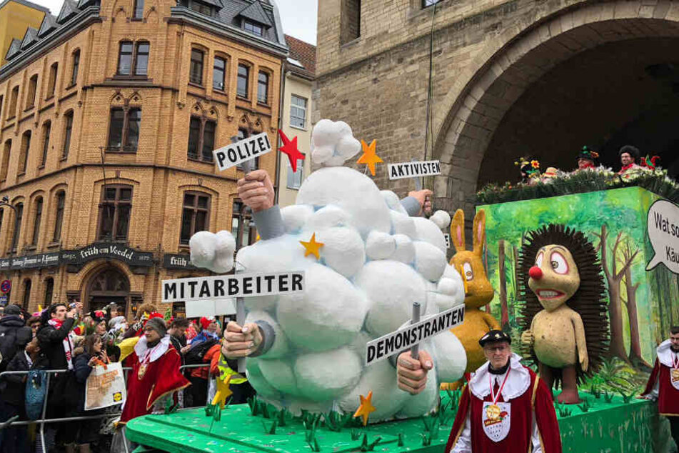 Auch die Vorkommnisse rund um den Hambacher Forst sind Thema bei den Motivwagen.