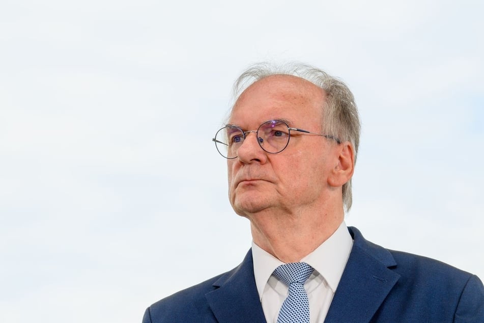 Sachsen-Anhalts Ministerpräsident Reiner Haseloff (71, CDU) sieht das Verbrennerverbot ab 2035 kritisch.
