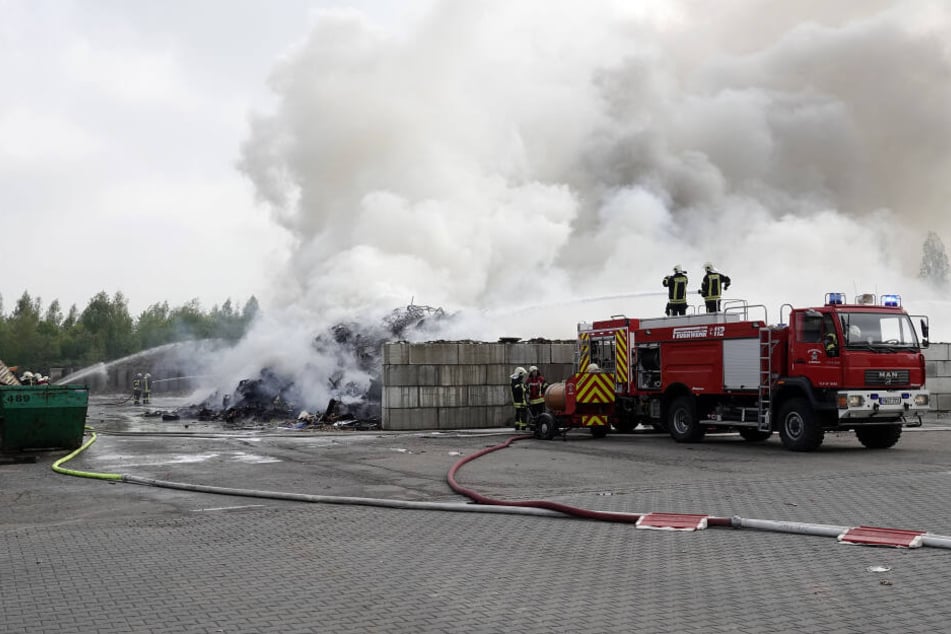 In Mühlau gibt es einen Brand in einer Entsorgungsfirma.
