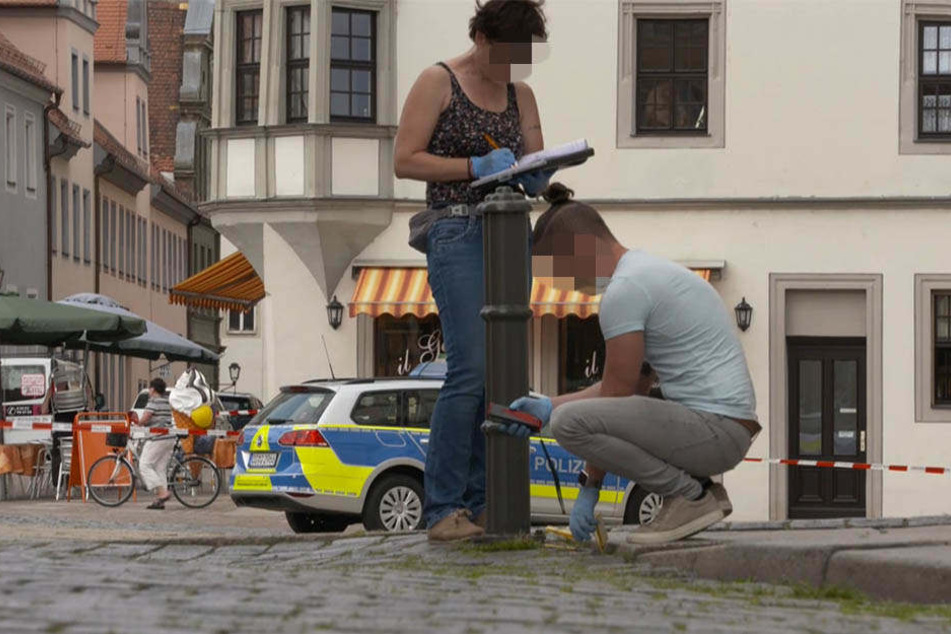 Ermittler sicherten die Spuren der möglichen Schießerei auf dem Markt.