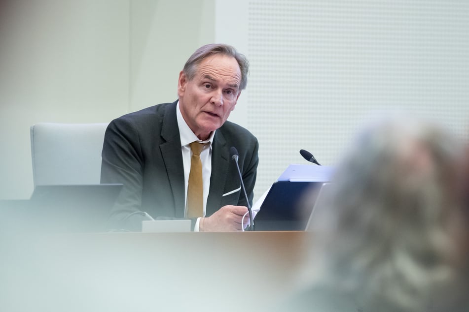 Oberbürgermeister Burkhard Jung (68, SPD) erklärte, dass einige Anfragen nicht zustande gekommen seien.