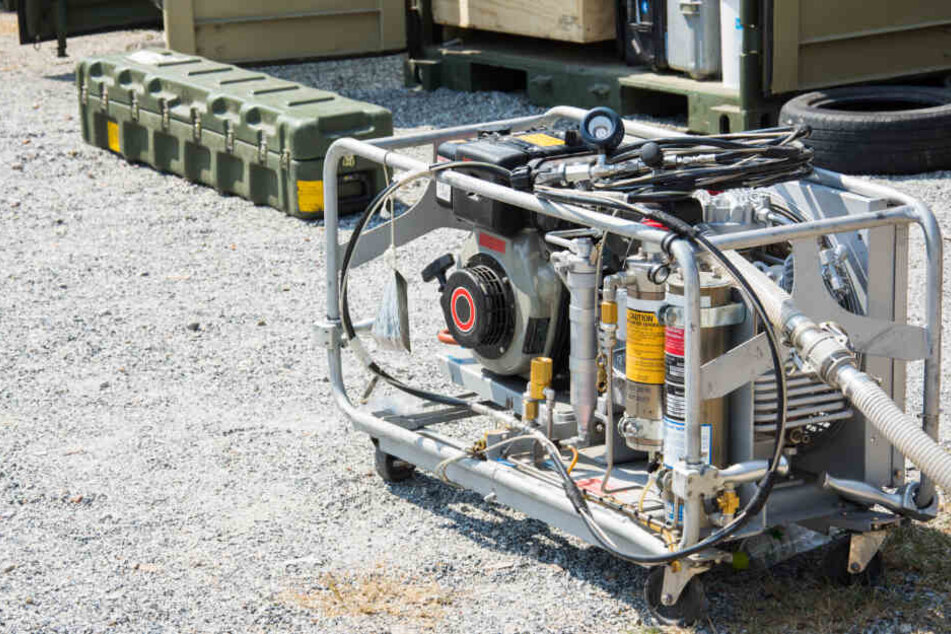 Die Täter zündeten einen Stromgenerator an. (Symbolbild)