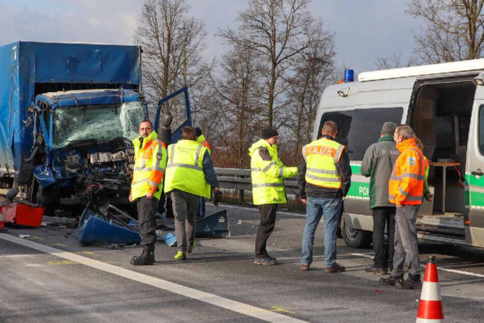 Der gerufene Notarzt konnte nur noch den Tod des Fahrers feststellen.
