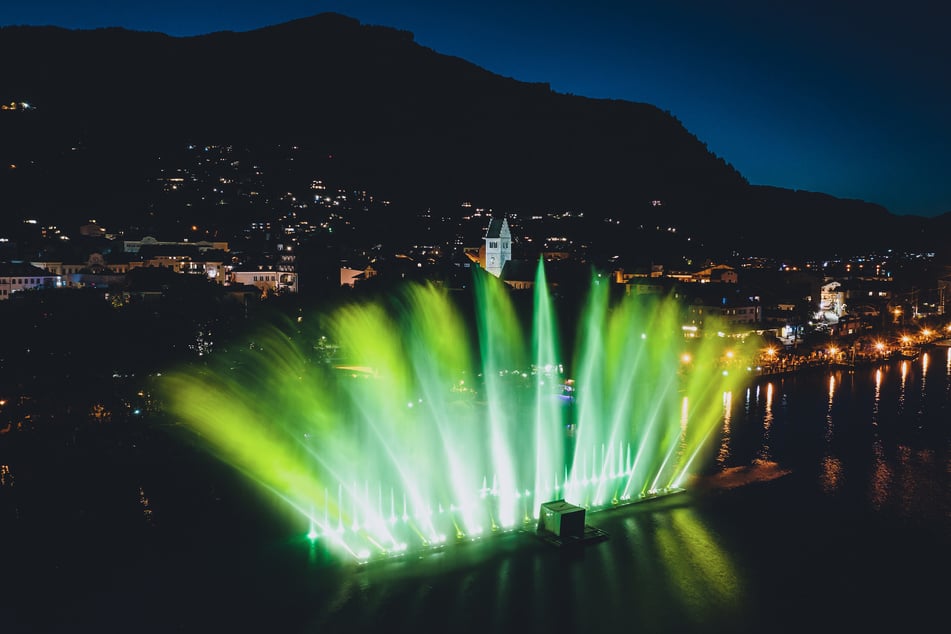 Im österreichischen Zell am See gibt es mit einem farbenfrohen Wasserfest bereits eine schonende Alternative.