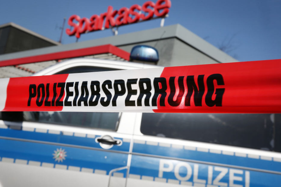 In der Nacht zum Samstag wurde ein 61 Jahre alter Mann tot in seiner Wohnung in Könnern (Salzlandkreis) gefunden. Tatverdächtig ist sein junger Nachbar.