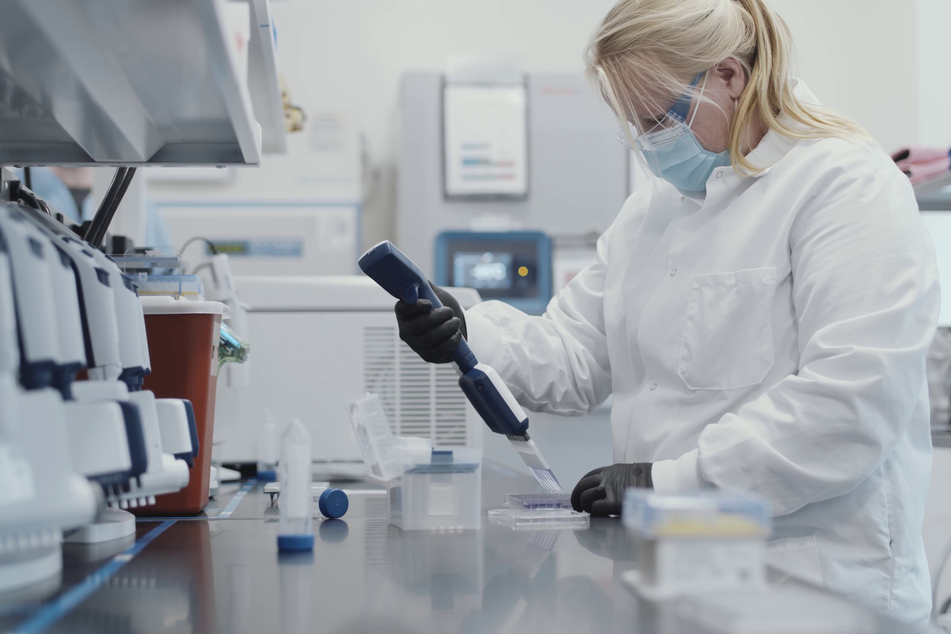 Der US-Pharmakonzern Moderna will als erstes Unternehmen die Zulassung für einen Corona-Impfstoff in der EU beantragen.