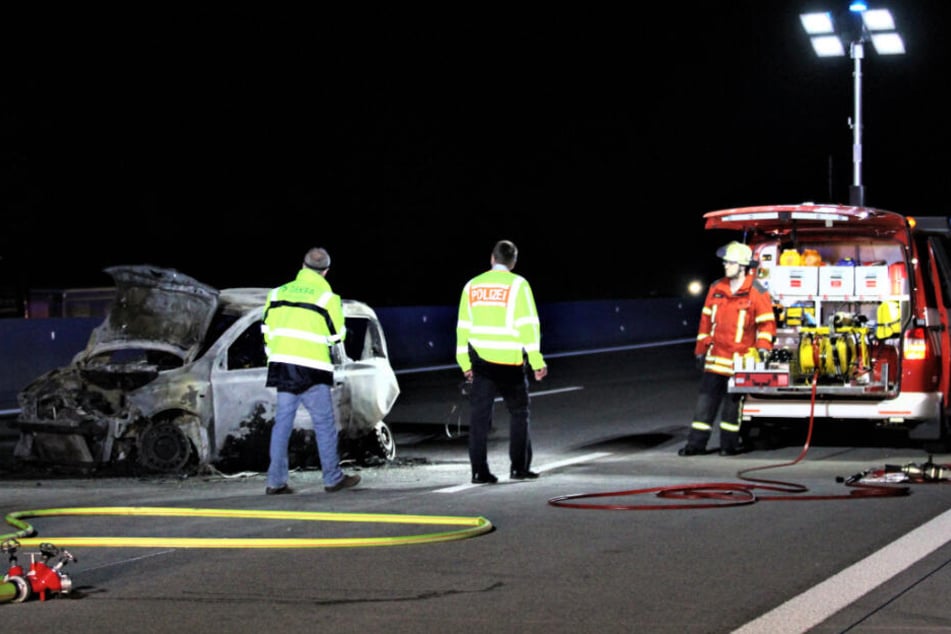 Einsatzkräfte an der Unfallstelle auf der A5.