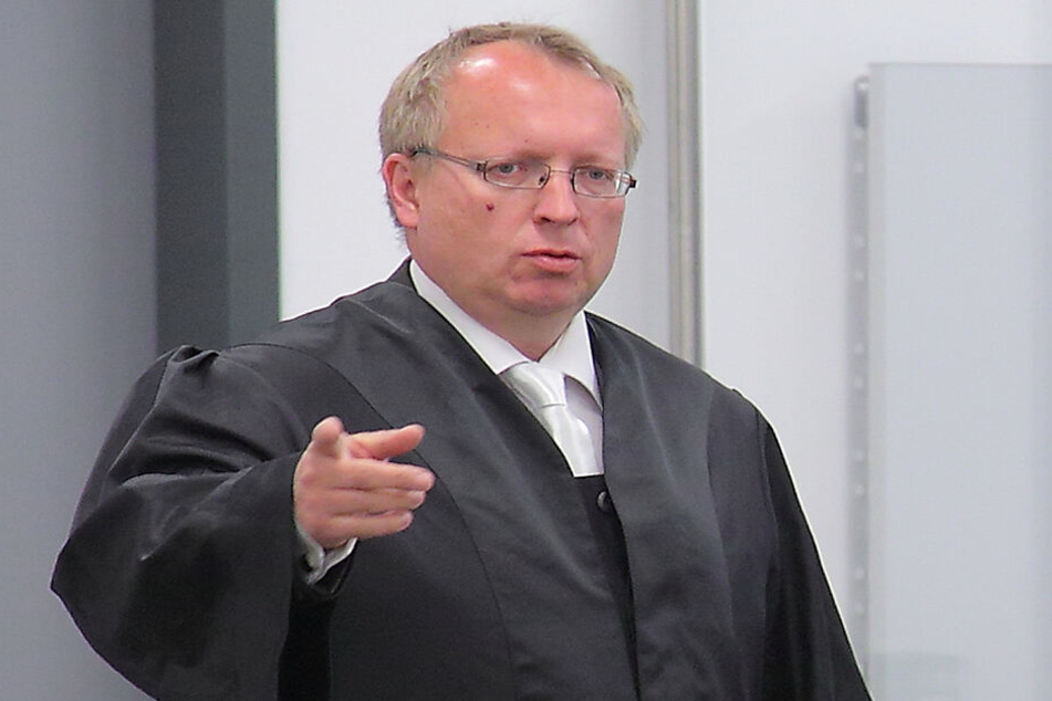 Ulf Israel ist einer der erfahrensten Strafverteidiger in Sachsen. Jetzt legt sich die hiesige Justiz mit ihm an.