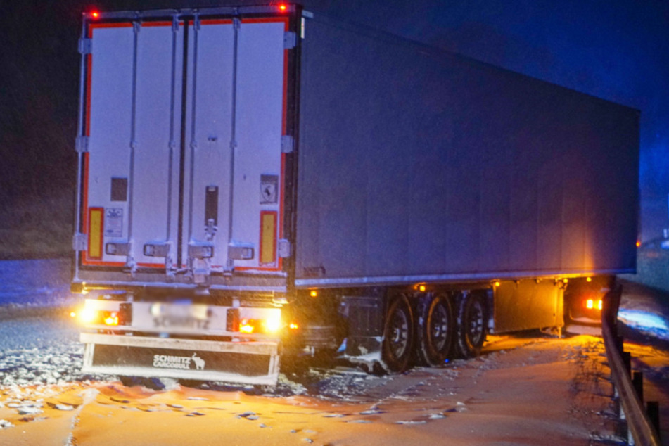 Winterliches Verkehrschaos in Sachsen bleibt vorerst aus: Nur die Brummis kämpfen auf A4 und A14!