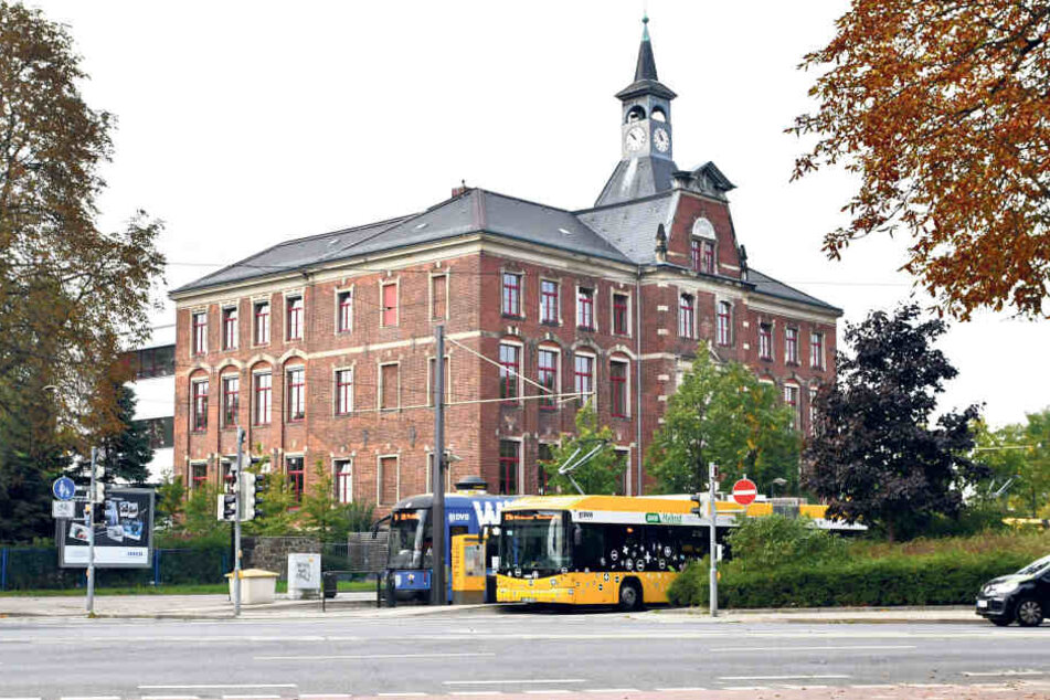 Am Sonntag arbeitet Romy Helbig als stellvertretende Wahlvorsteherin im Wahllokal
der 42. Grundschule am Riegelplatz.