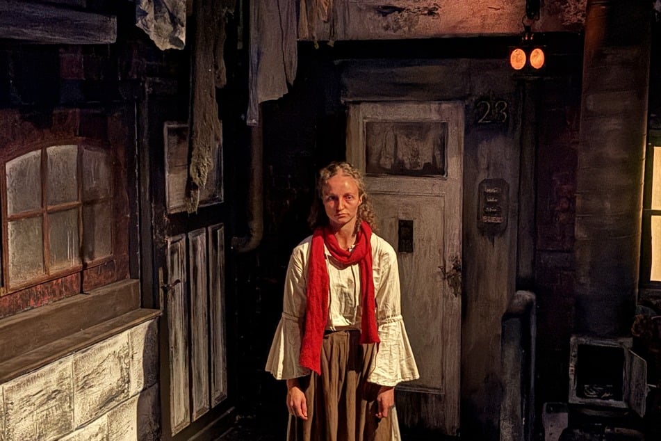 Bei der Premiere am Donnerstag spielte Darstellerin Luise eine verzweifelte Mutter auf der Suche nach ihrem bei Elisabeth Wiese abgegebenen Sohn.