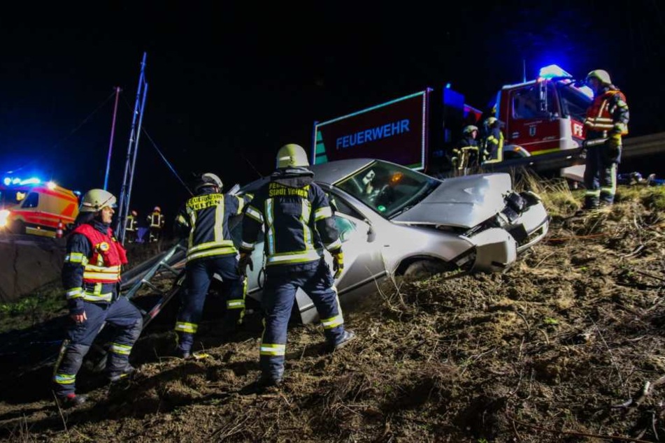 Die Feuerwehrleute mussten die 29-Jährige befreien.