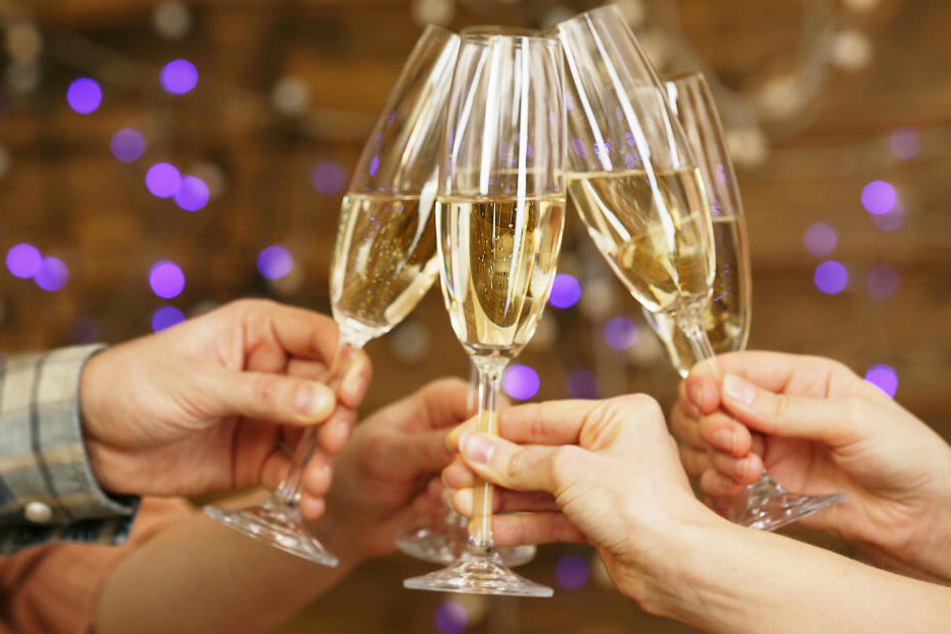 Selbst für Champagner und Weine musste die Airline aufkommen, da diese sich nicht um Verpflegung und Unterkunft für gestrandete Fluggäste kümmerte.