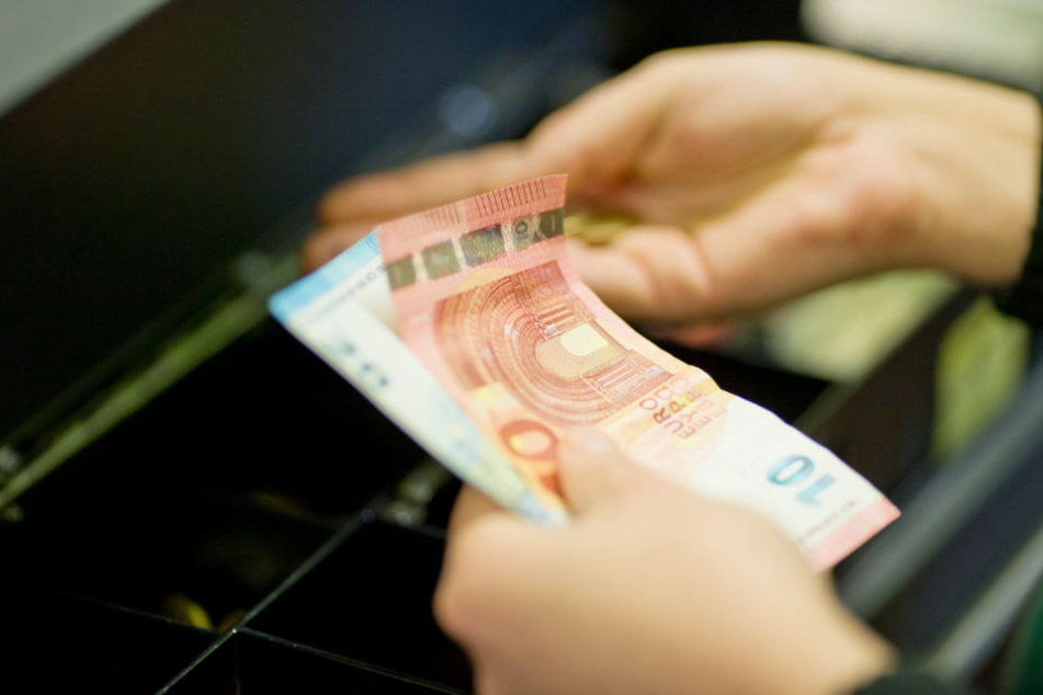 Die Kassiererin nahm über 1000 Mal Geld aus der Kasse (Symbolbild).