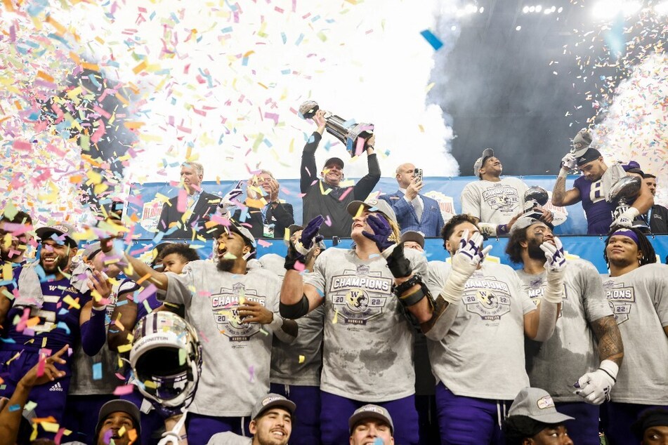 For the first time since 2016, the Washington Huskies finished the college football year with an 11-game winning record after winning the Alamo Bowl.