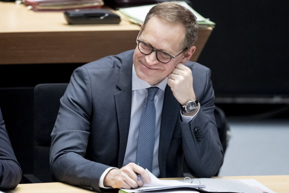 Berlins Bürgermeister, Michael Müller, verdeutlicht nochmals die Wichtigkeit des Welt-Frauentags.