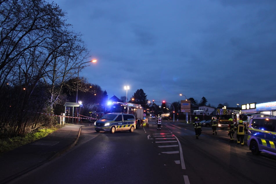 Die Straße Rothenberg blieb im Bereich der Tankstelle während der Unfallaufnahme gesperrt.
