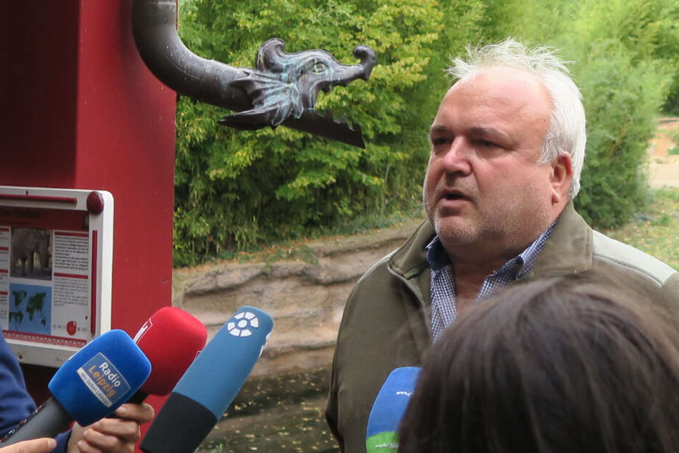 Jörg Junhold während der Pressekonferenz zum Tod von Ben Long. Selbst der Zoodirektor schien angesichts der traurigen Nachricht zeitweise mit den Tränen zu kämpfen.