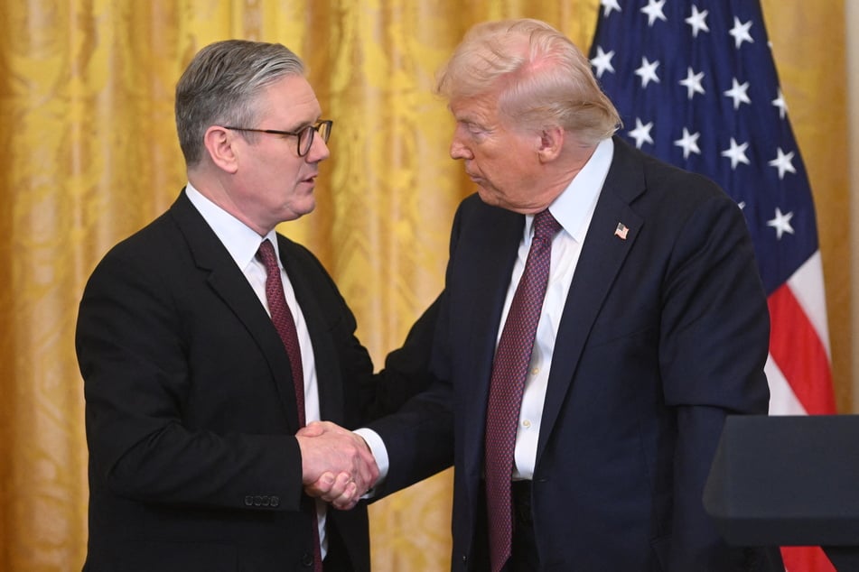 President Donald Trump (r.) has urged the government of the UK, led by Prime Minister Keir Starmer, to ditch windmills and drill for oil.