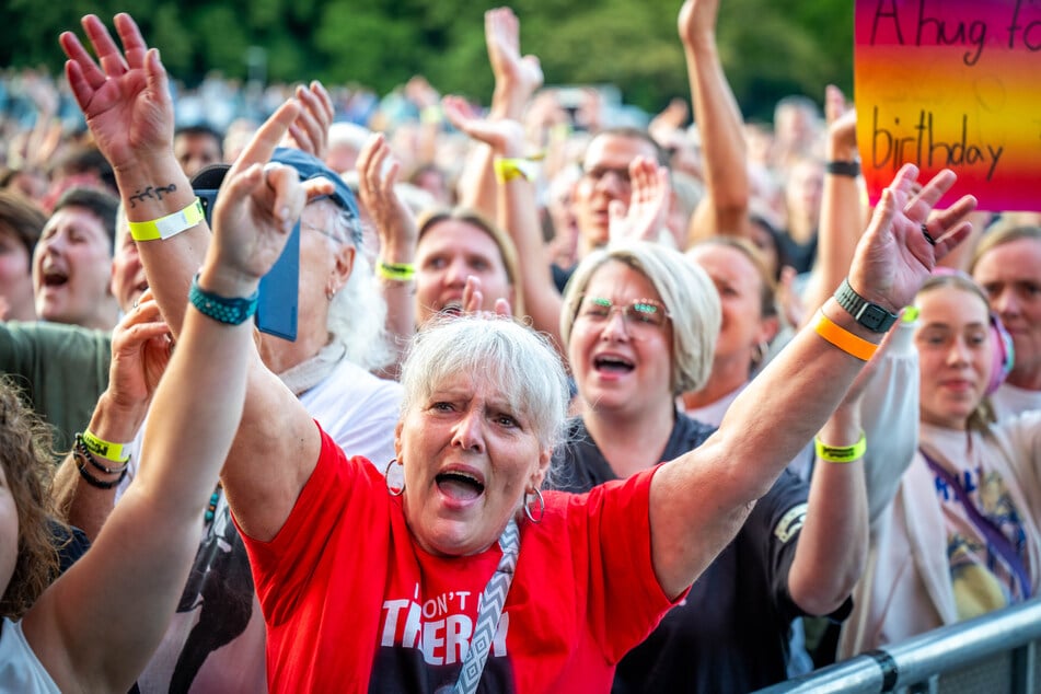 Zahlreiche Fans waren angereist, um die Rock-Legende live zu sehen.