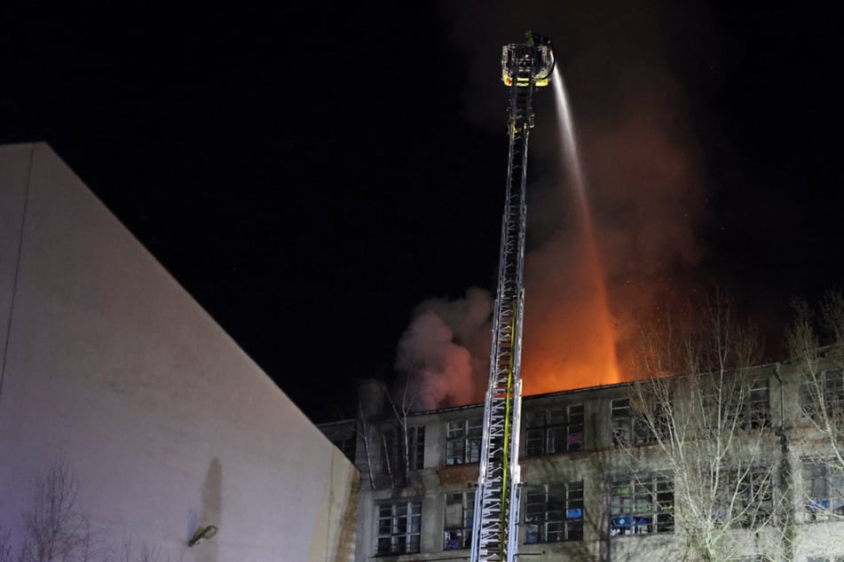 Chemnitz: Feuerwehr-Großeinsatz in Chemnitz: Wieder Brand in Wanderer-Werken