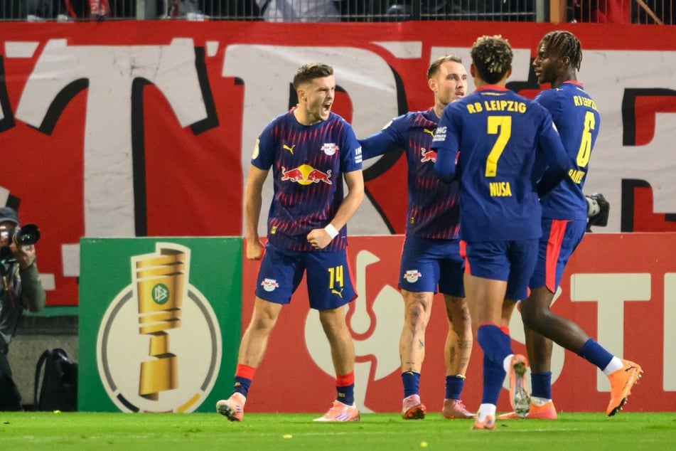 Christoph Baumgartner trifft nach einer der vielen Ecken zum zweiten Tor.