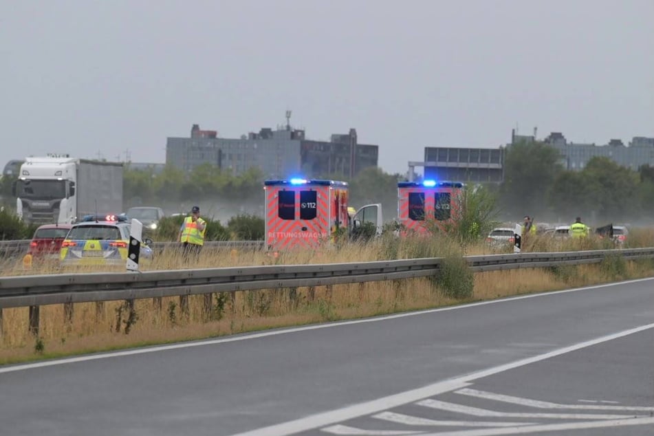 Auf der A14 bei Leipzig ist es am Freitagabend zu einem Unfall zwischen zwei Autos gekommen.