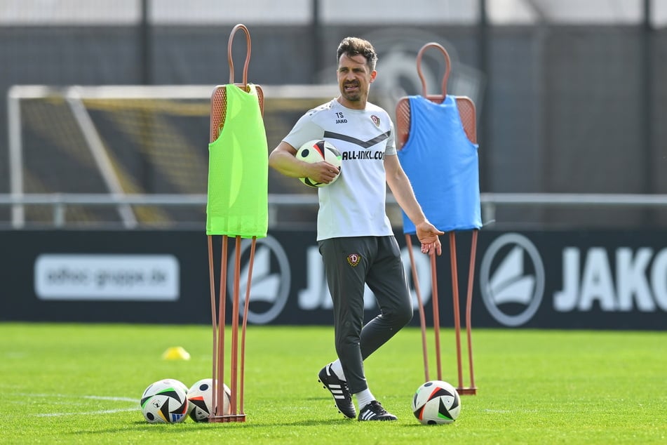 Trainer Thomas Stamm (42) empfängt seine Spieler schon vor dem 22. Juni zum offiziellen Auftakt. Die Fans dürfen ihre Lieblinge dann an dem Sonntag sehen.