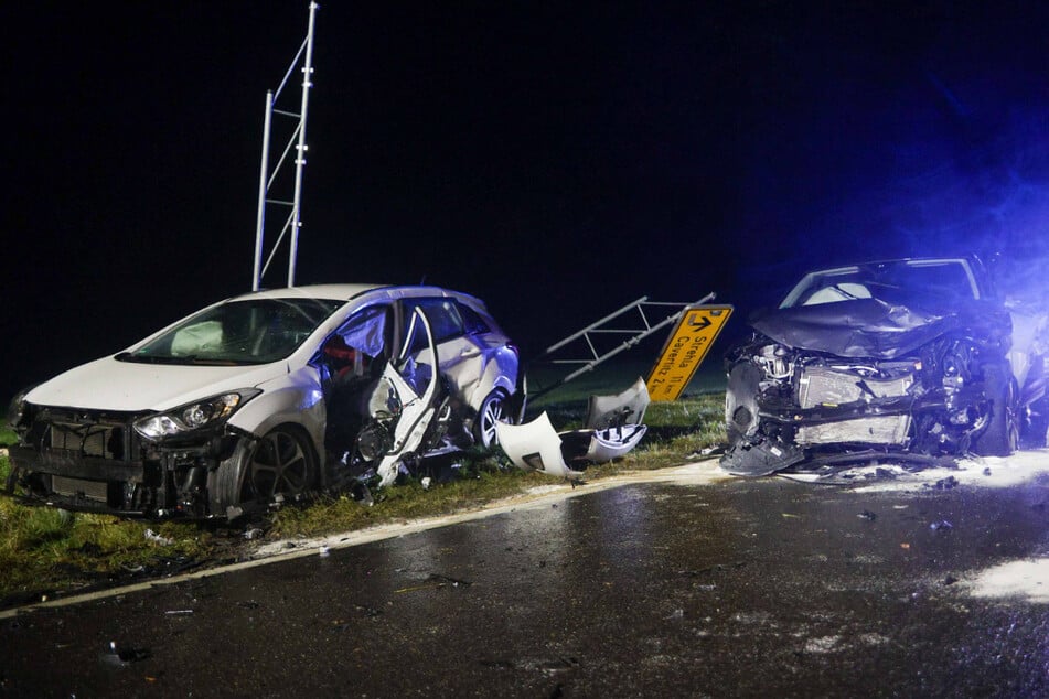 Im Nordsächsischen Schöna ist es am Dienstag zu einem Kreuzungscrash zwischen einem Hyundai und einem VW Polo gekommen.