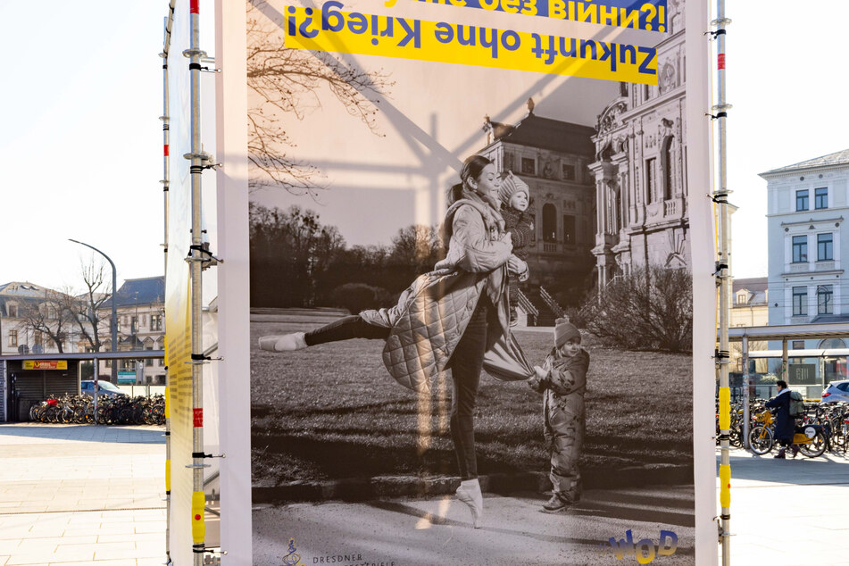 Das Plakat der Musikfestspiele zeigt die Tänzerin Katerina Kozachenko von der Nationaloper Kiew, die in Dresden strandete.