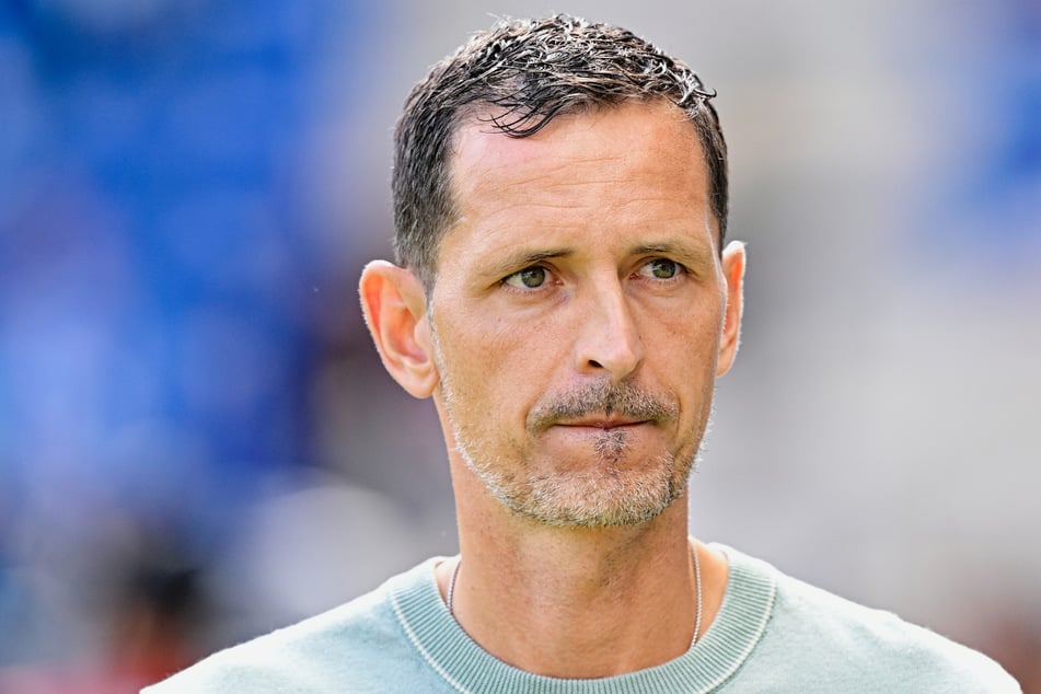 Dino Toppmöller (44) hat ein Stürmer-Problem.