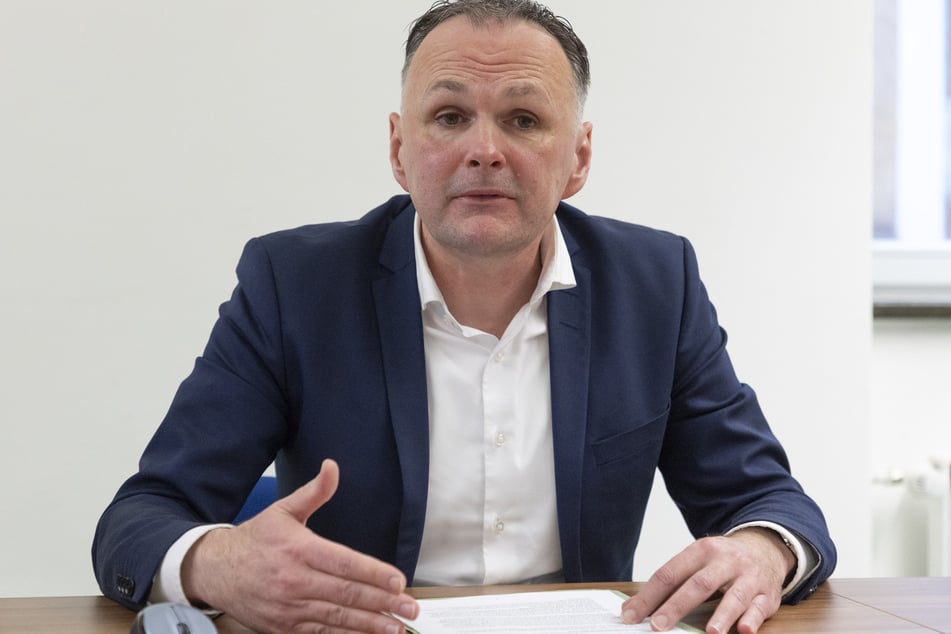 Bürgerbegehrens-Mitinitiator und Linke-Fraktionschef André Schollbach (47) lässt kein gutes Haar an der Argumentation des OBs.