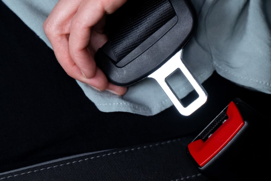 Autofahrer schwer im Gesicht verletzt - weil er nicht angeschnallt war