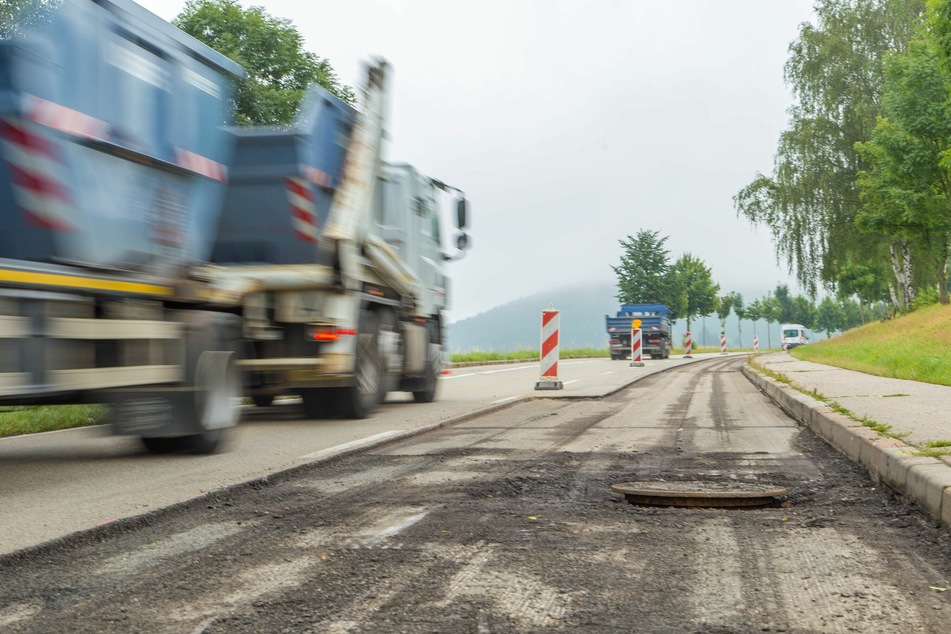 Die B101 bei Thermalbad Wiesenbad wird bis Mitte September voll gesperrt. (Archivbild)