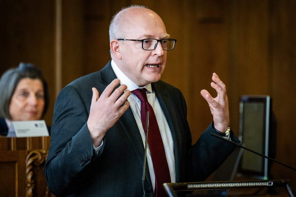 OB Sven Schulze (54, SPD) will jetzt mit den Fraktionen über die Verwendung der jährlich 15,7 Millionen Euro aus dem Sondervermögen verhandeln.